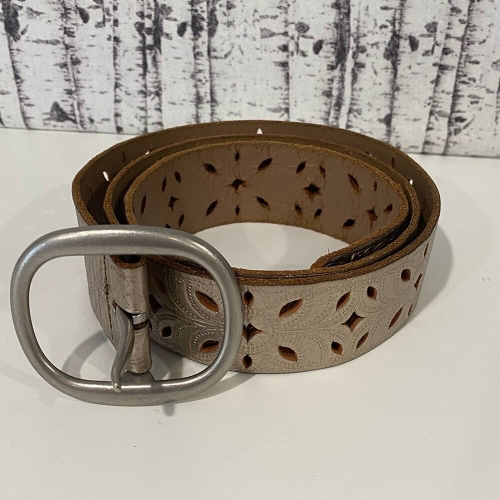 Fossil Women's Medium Belt Leather Metallic Silver Toned Buckle